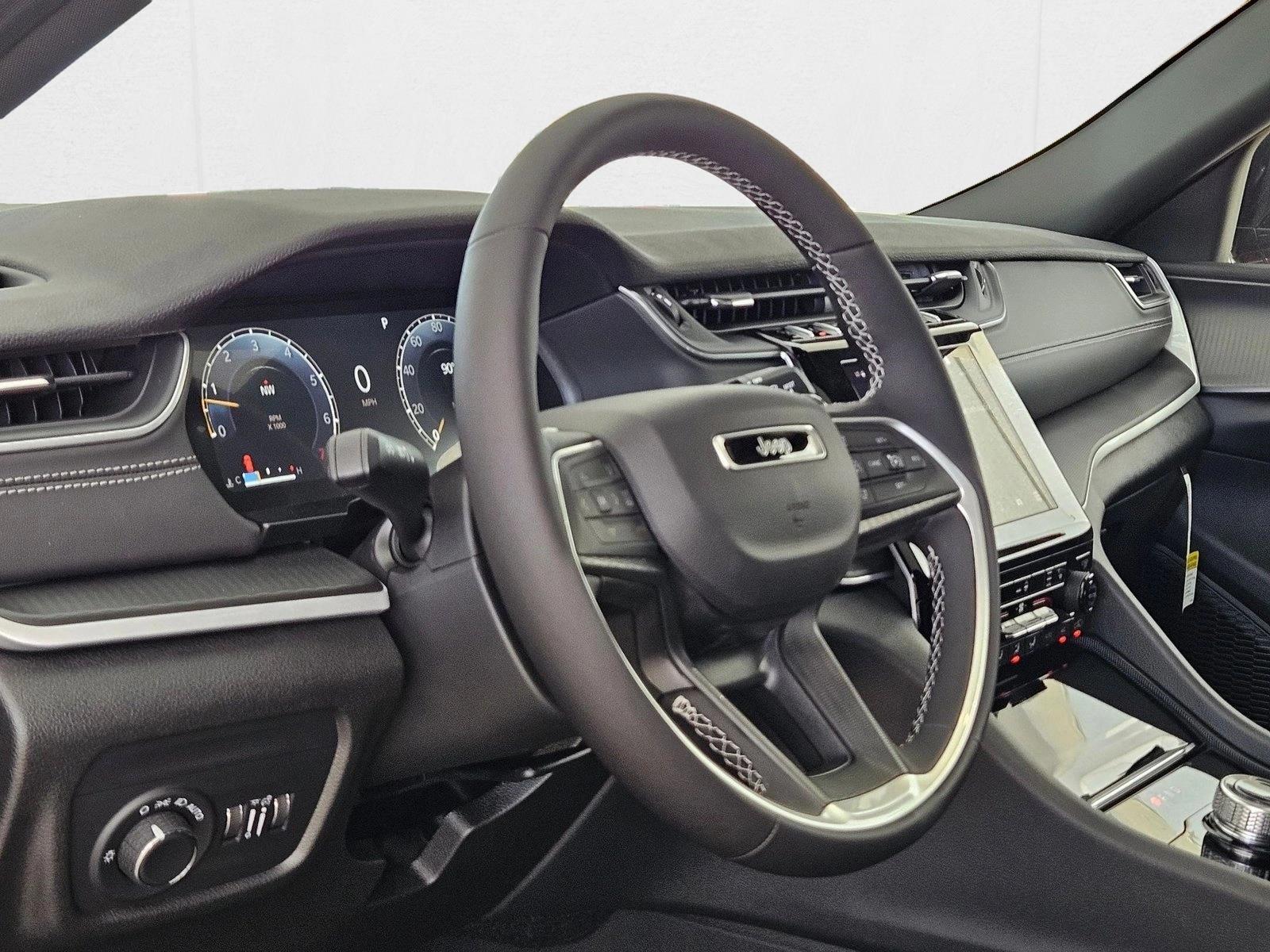 2025 Jeep Grand Cherokee Altitude X photo 3