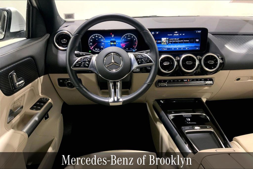 2025 Mercedes Benz GLA 250 4MATIC photo 4