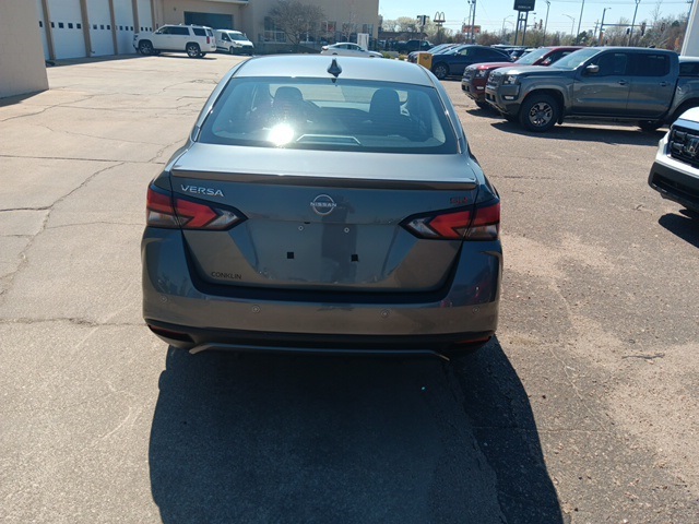 2025 Nissan Versa SR photo 4