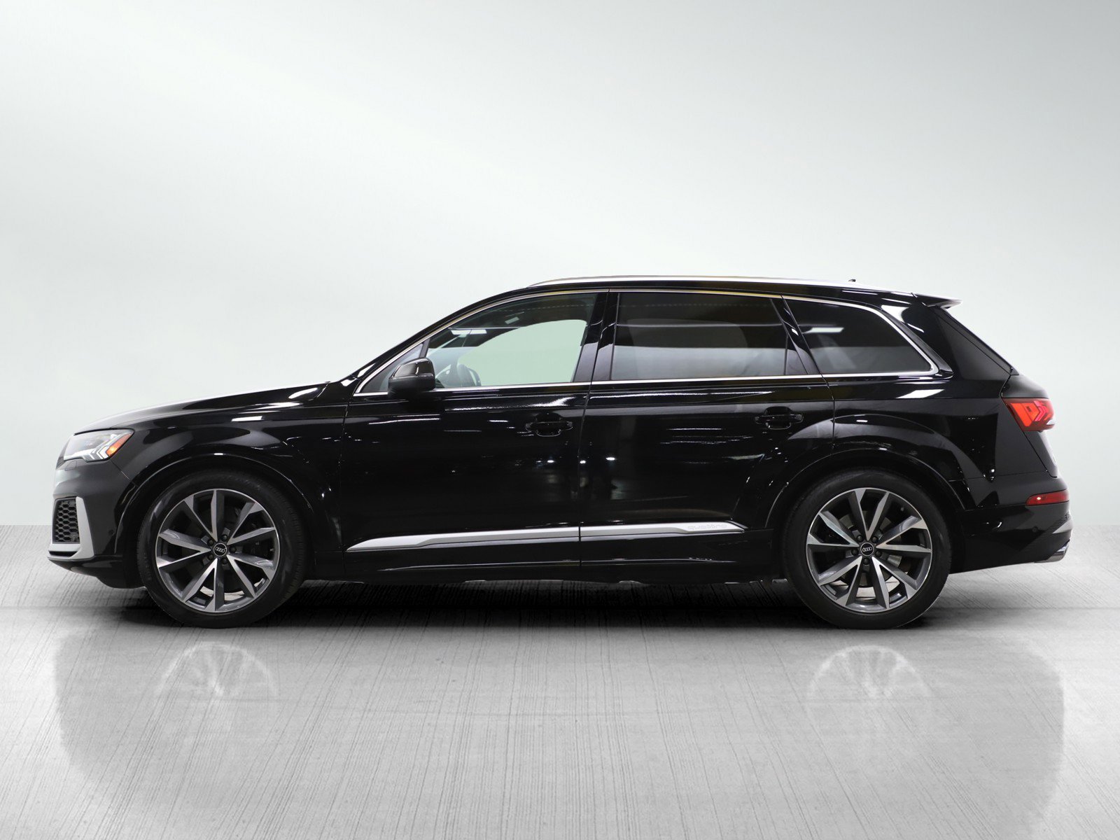 Used 2022 Audi SQ7 Prestige with VIN WA1VWBF79ND000786 for sale in Burnsville, Minnesota