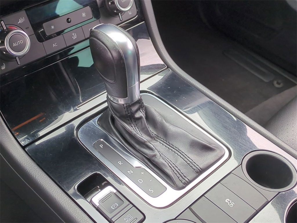 2011 Volkswagen Touareg VR6 FSI photo 16