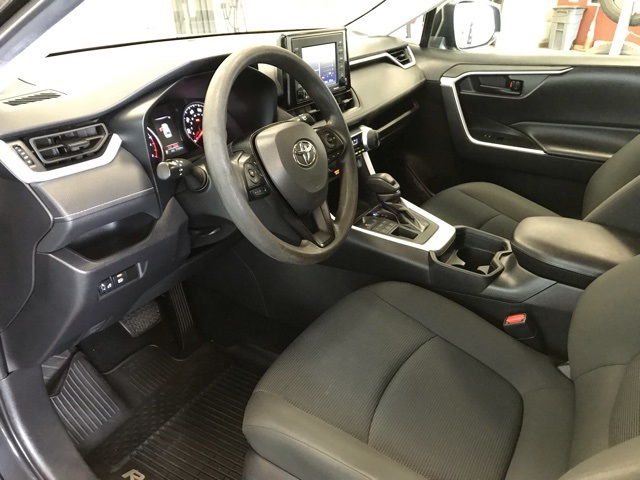 2021 Toyota RAV4 LE photo 12