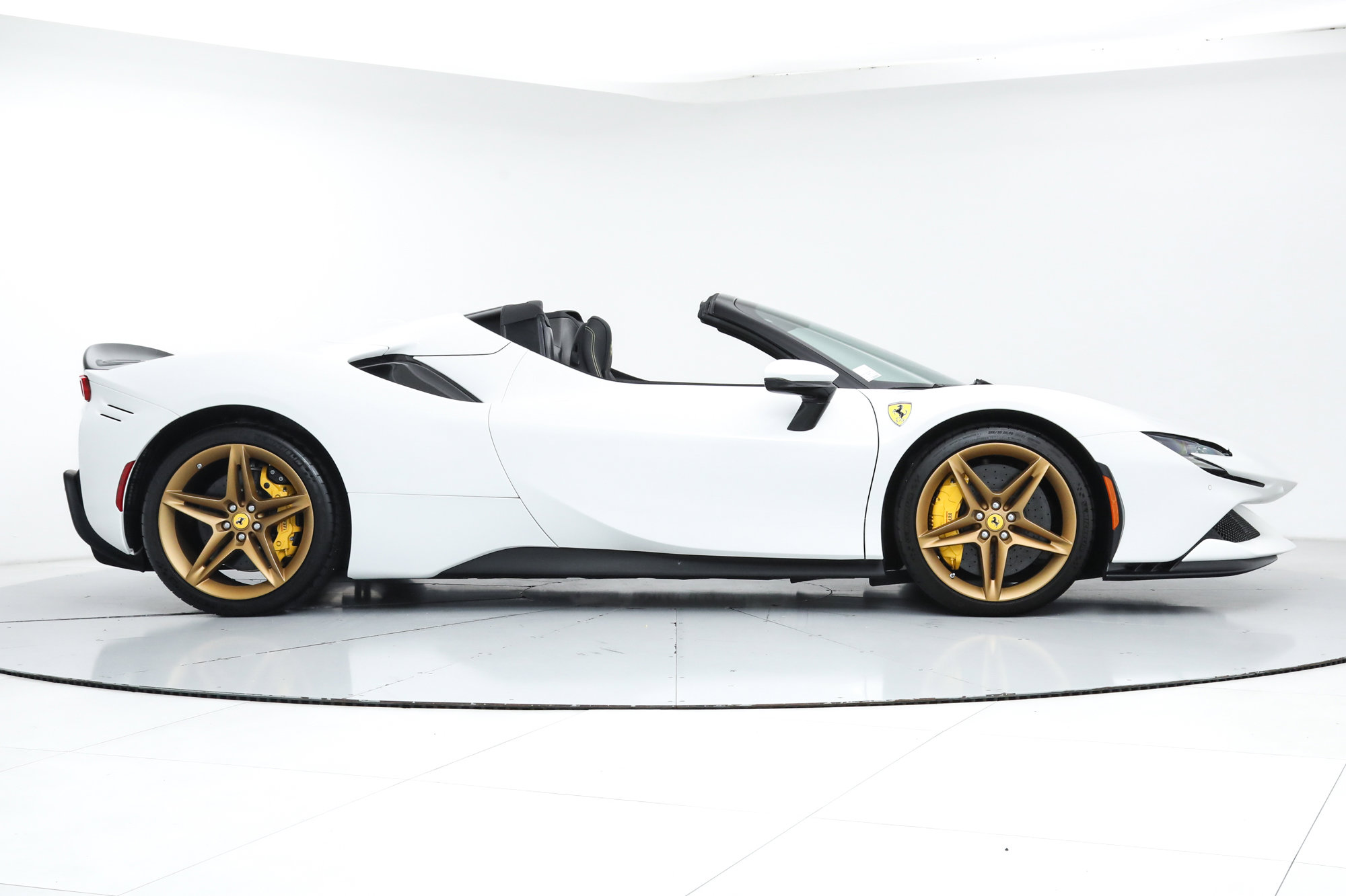 2024 Ferrari SF90 Spider photo 9
