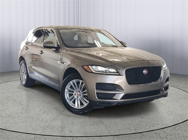 2017 Jaguar F-PACE Prestige photo 2