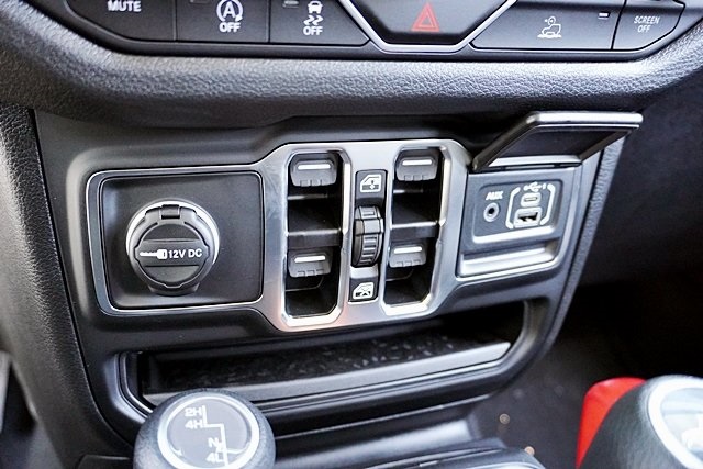 New 2025 Black Clear-Coat Exterior Paint Jeep Sport S image 34