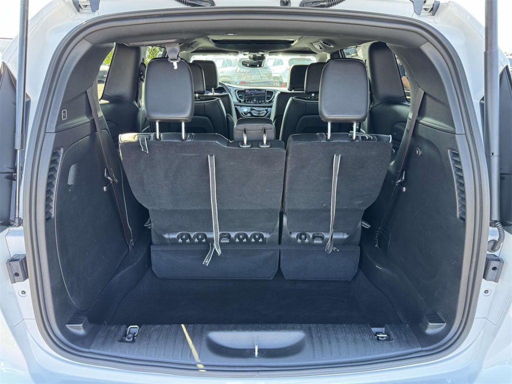 2025 Chrysler Pacifica Limited photo 28
