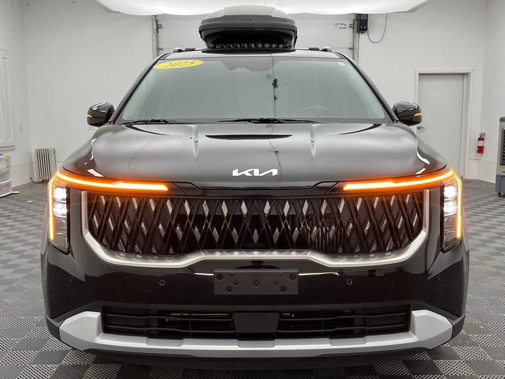 2025 Kia Carnival EX photo 16