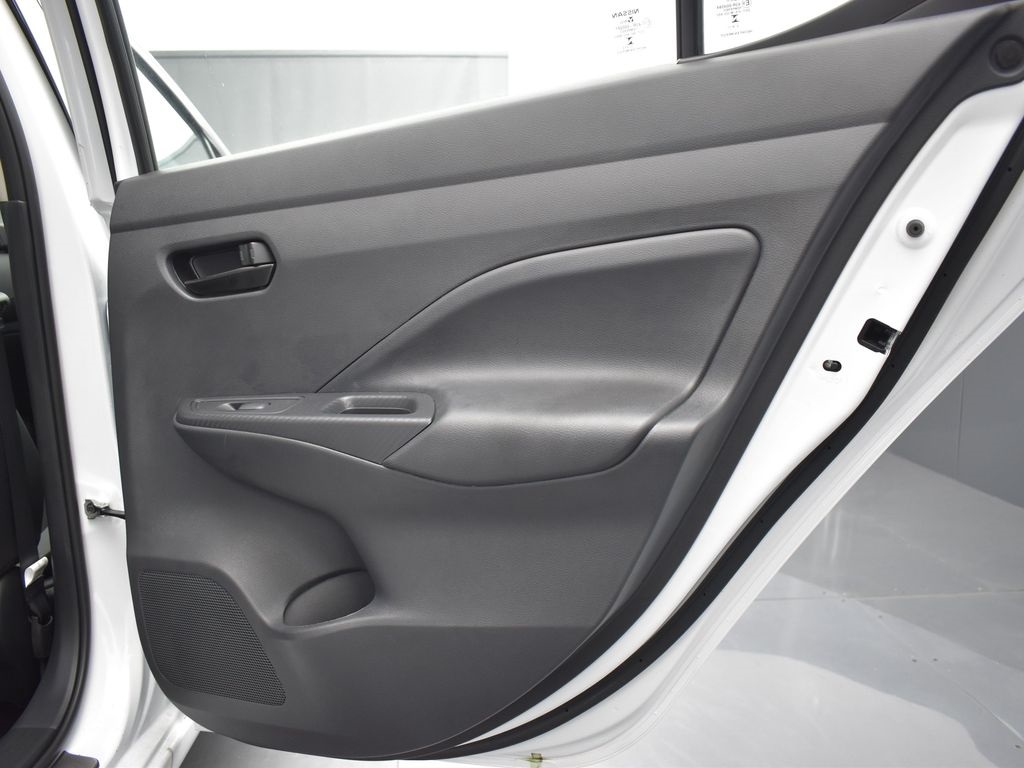 2025 Nissan Versa 1.6 S photo 17