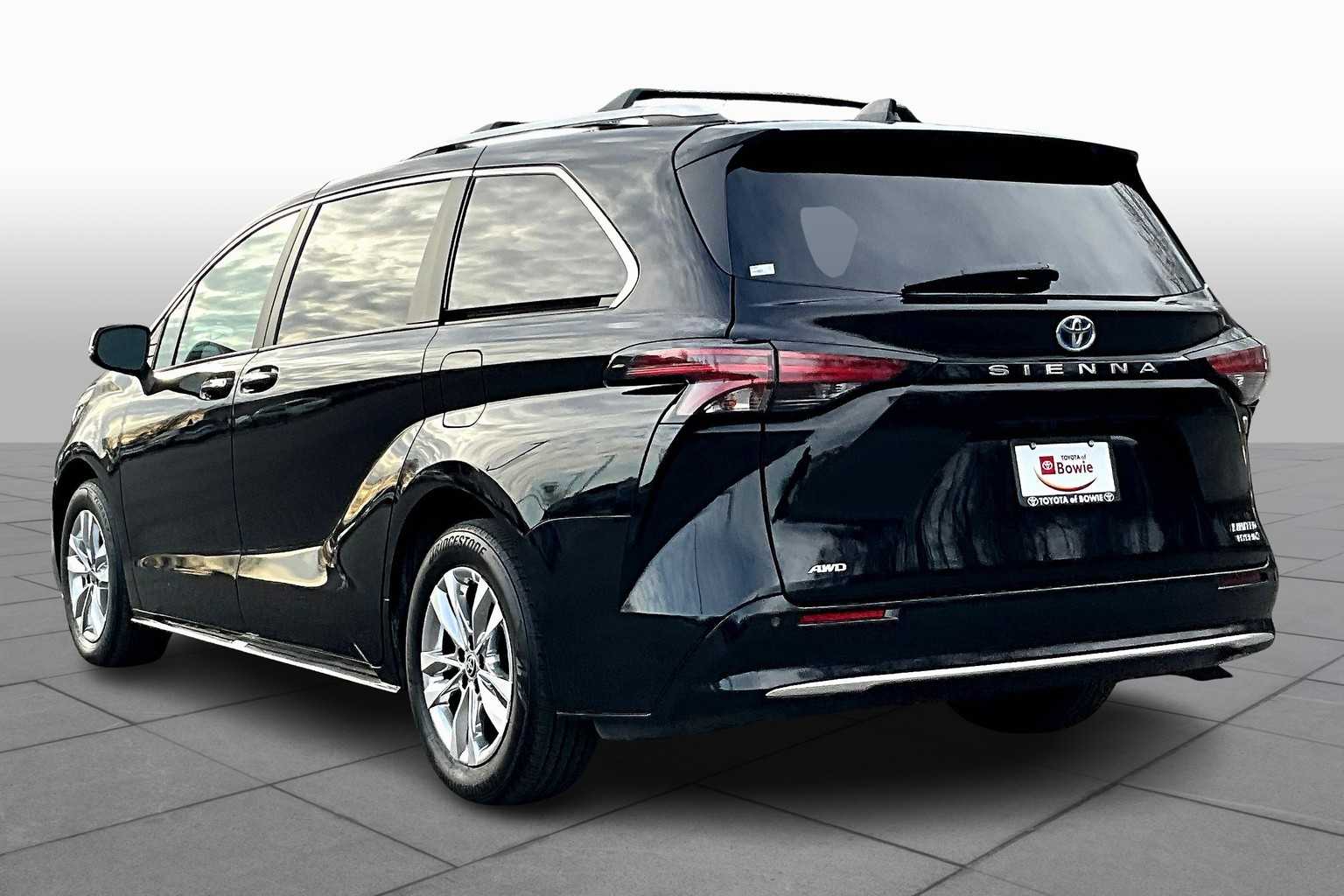 2024 Toyota Sienna Limited photo 11