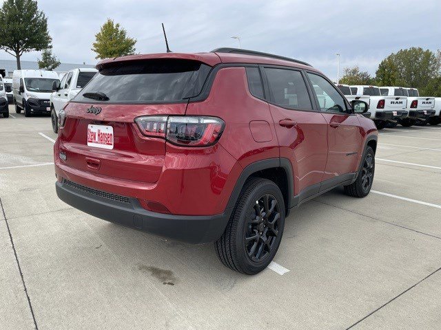 2026 Jeep Compass Latitude Altitude photo 2