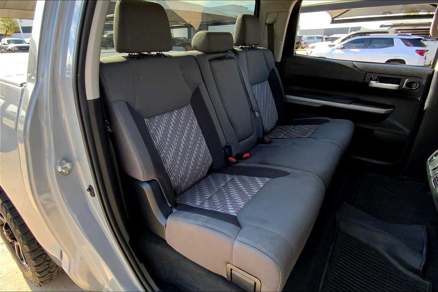 2018 Toyota Tundra SR5 photo 17