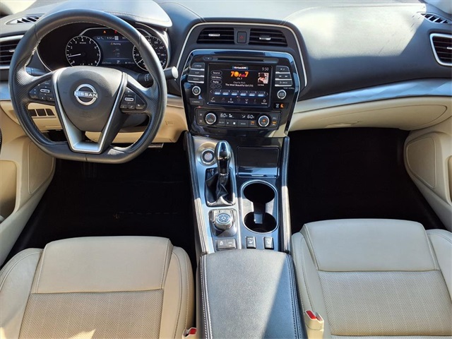 2023 Nissan Maxima SV photo 2