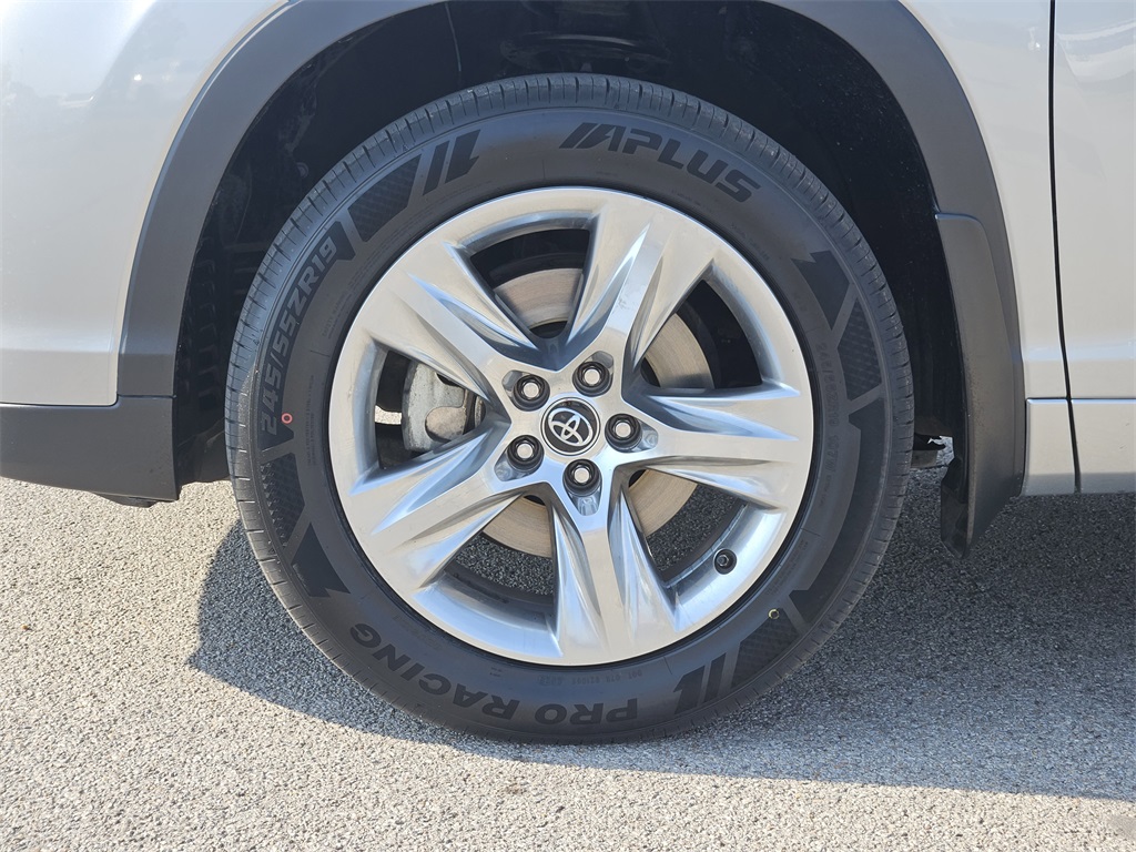 2018 Toyota Highlander Limited Platinum photo 9