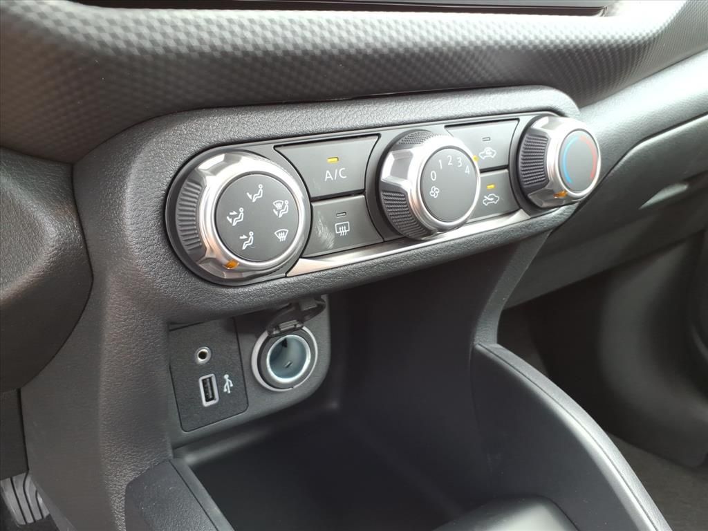 2025 Nissan Kicks Play S photo 16