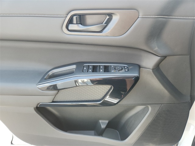 2025 Nissan Pathfinder SV photo 20