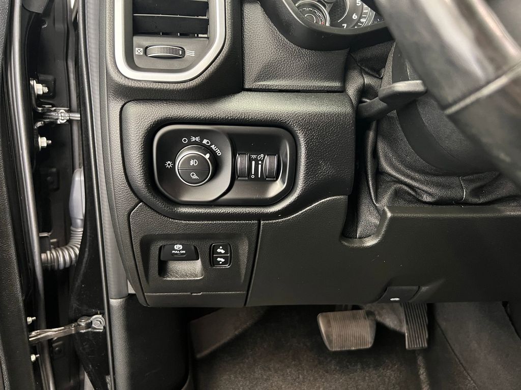 2019 Ram 1500 Laramie photo 17