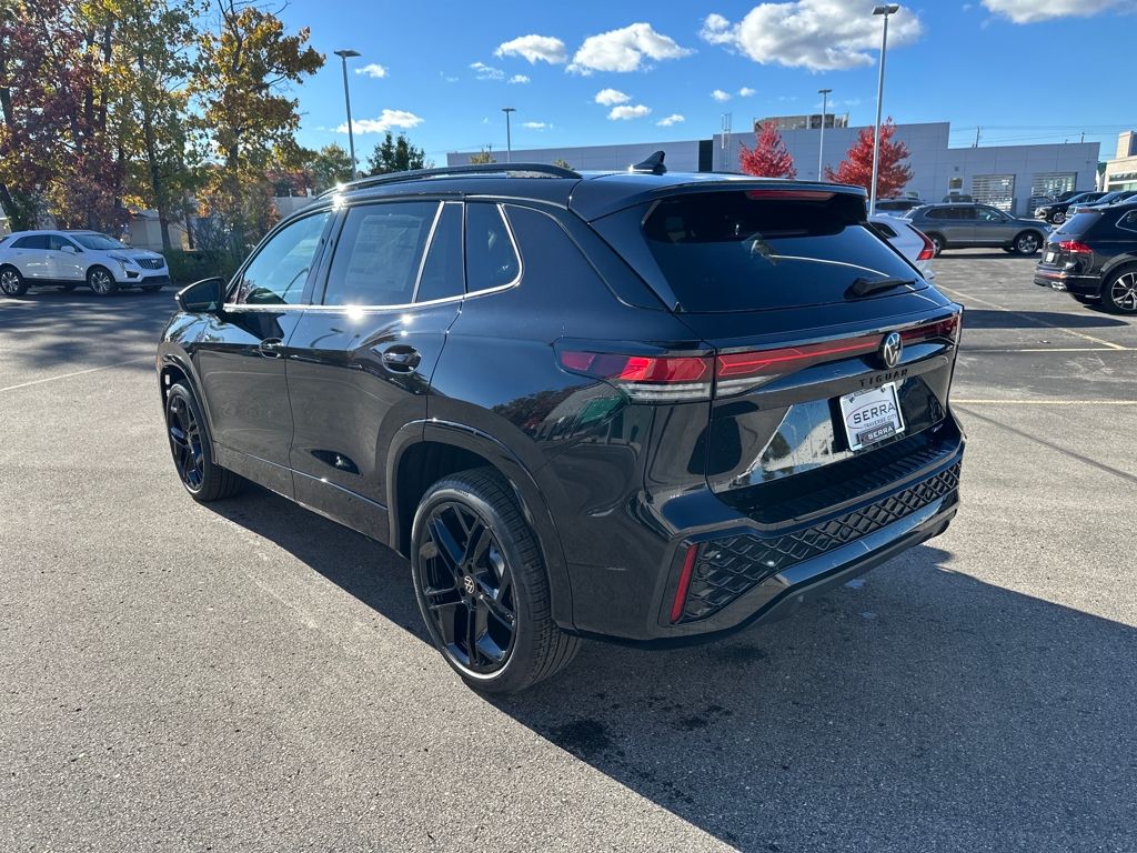 2026 Volkswagen Tiguan SE R-Line Black photo 2