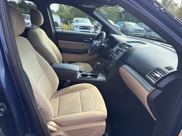2017 Ford Explorer Base photo 18
