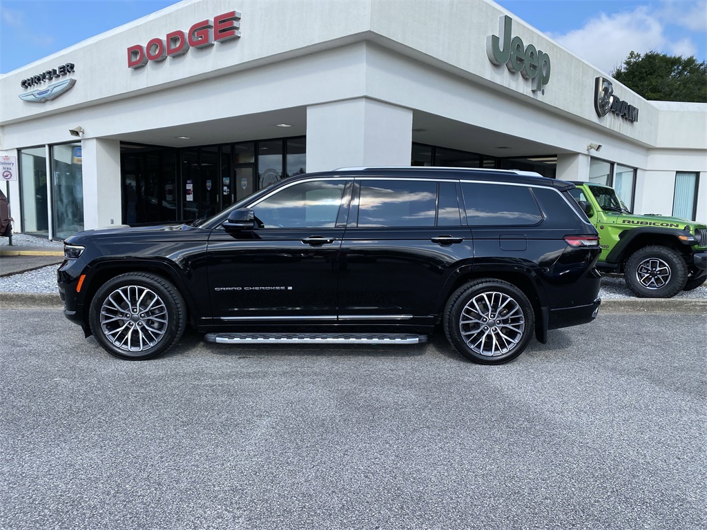 2023 Jeep Grand Cherokee L Summit Reserve photo 4