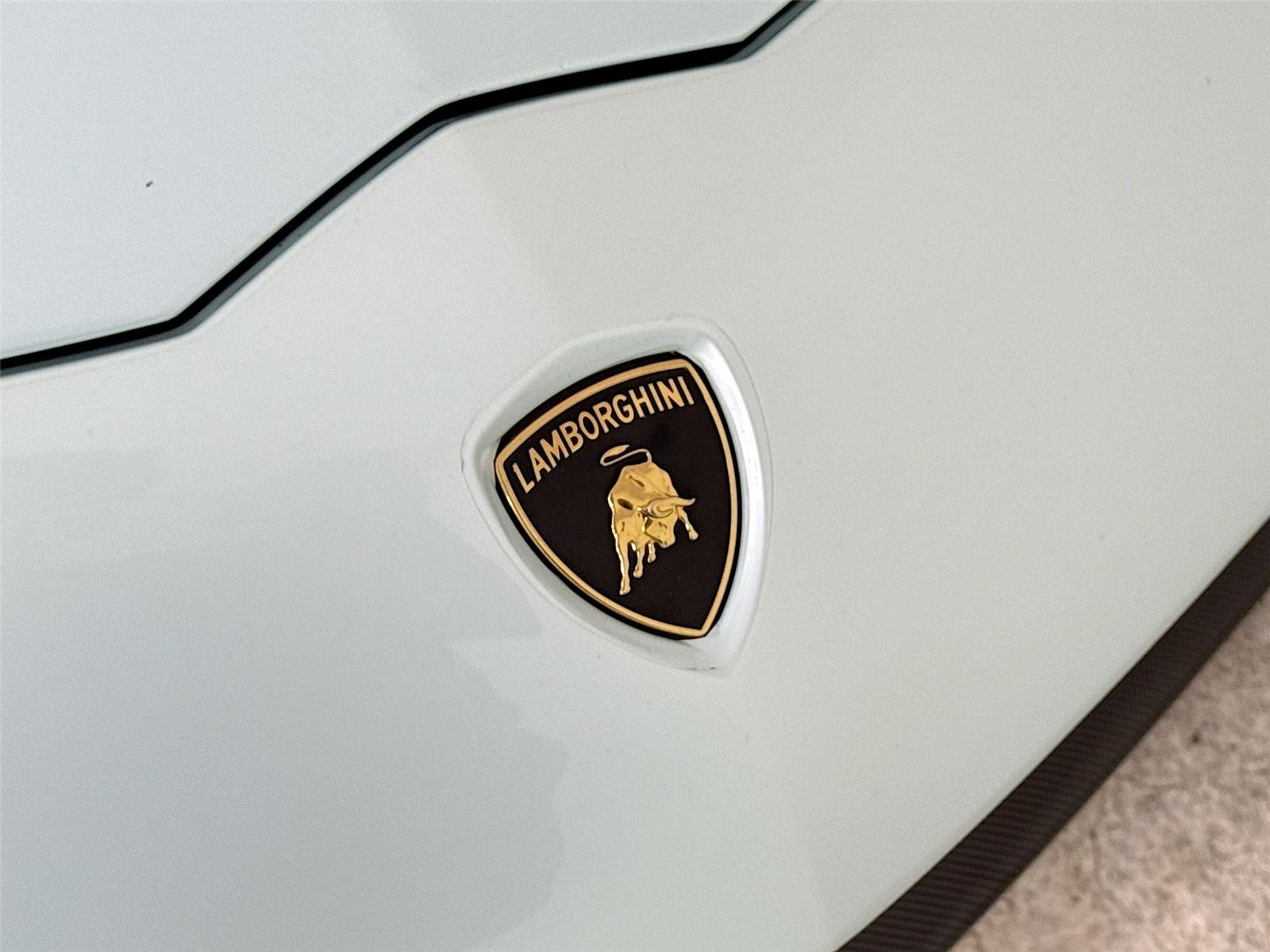 2015 Lamborghini Aventador LP 700-4 Roadster photo 26
