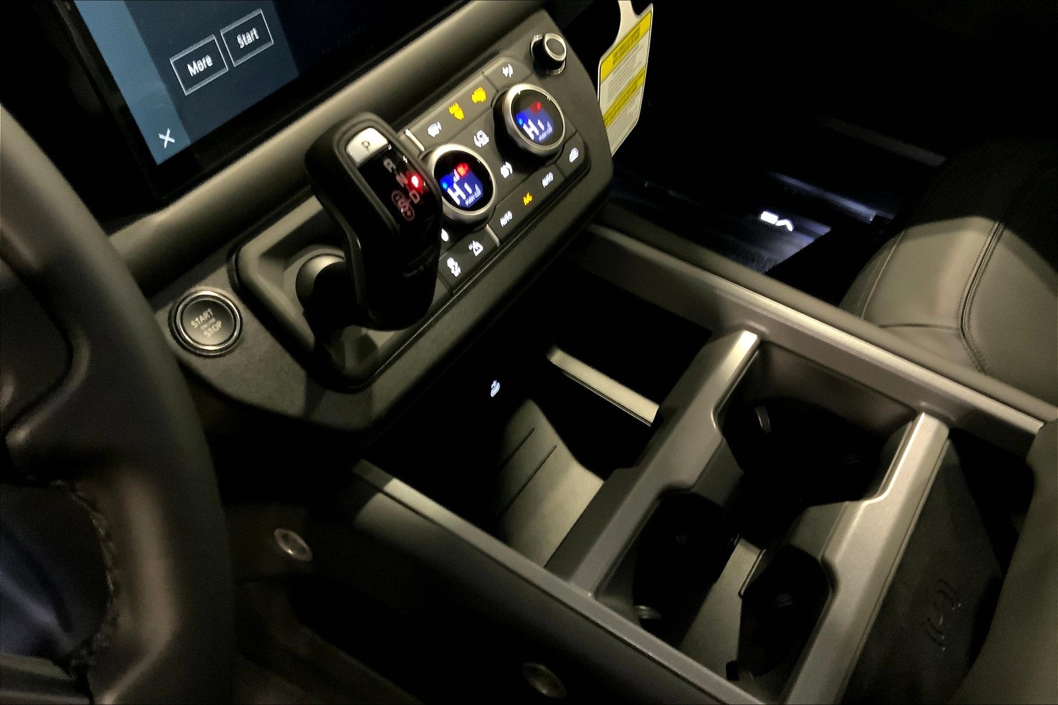 2025 Land Rover Defender 110 V8 photo 3