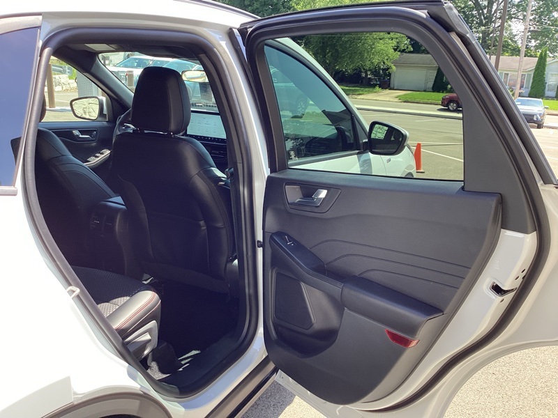 2025 Ford Escape Hybrid ST-Line Select photo 14