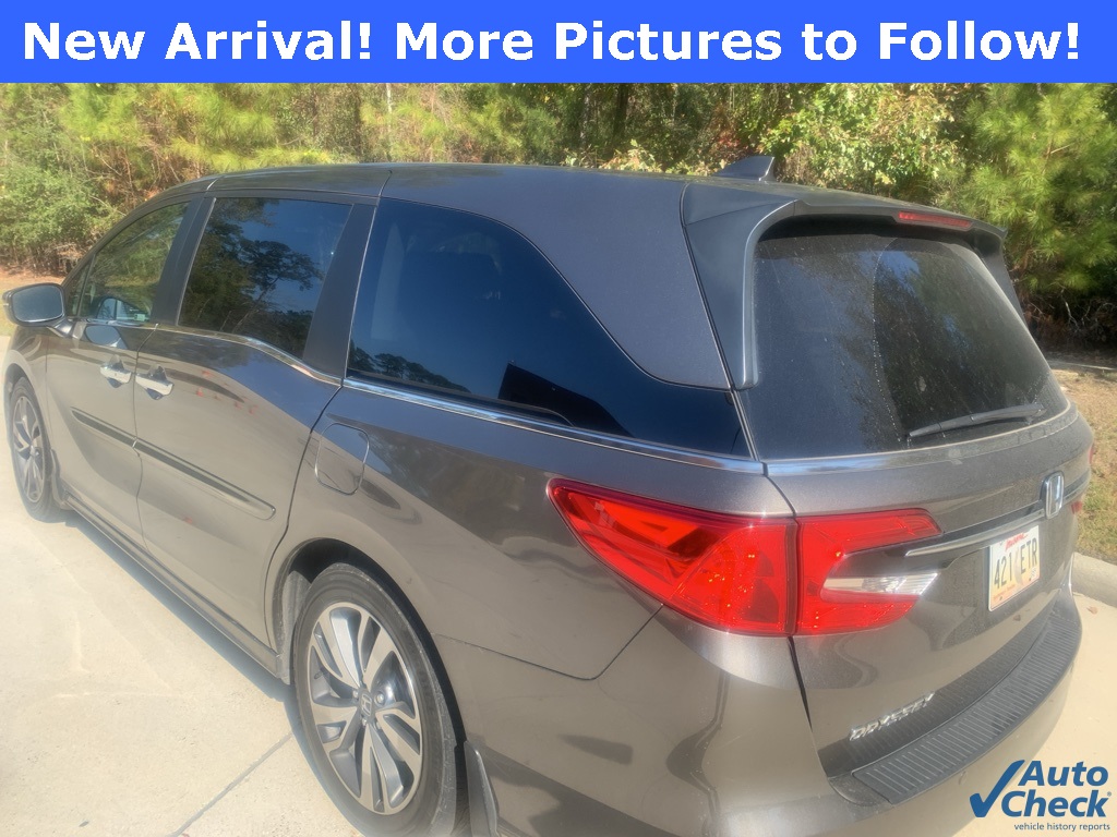 2022 Honda Odyssey Touring photo 2