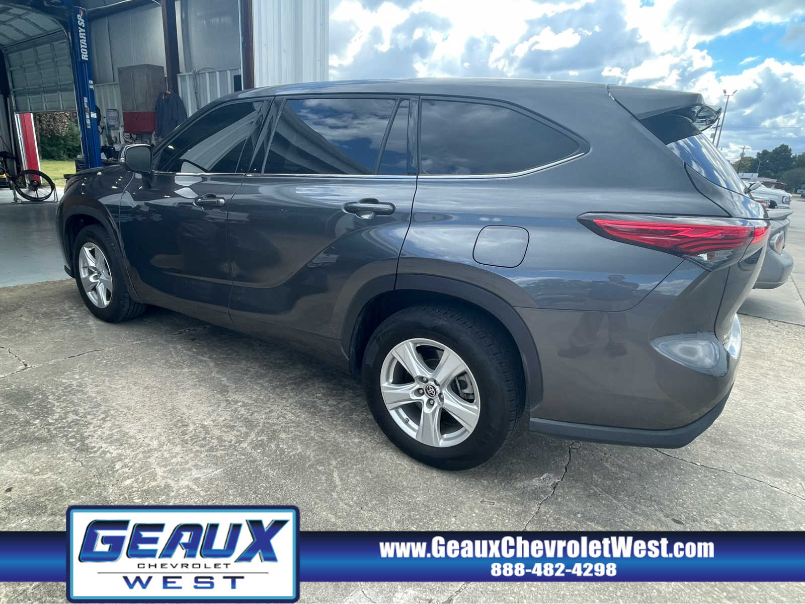 2020 Toyota Highlander LE