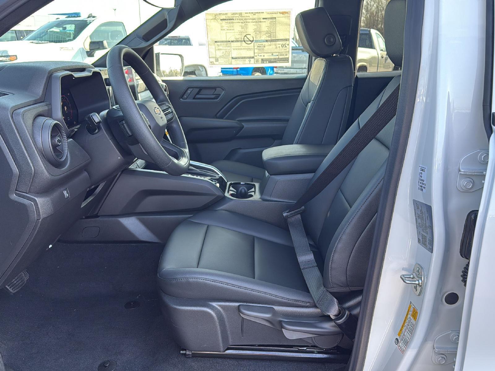 2025 Chevrolet Colorado LT photo 8