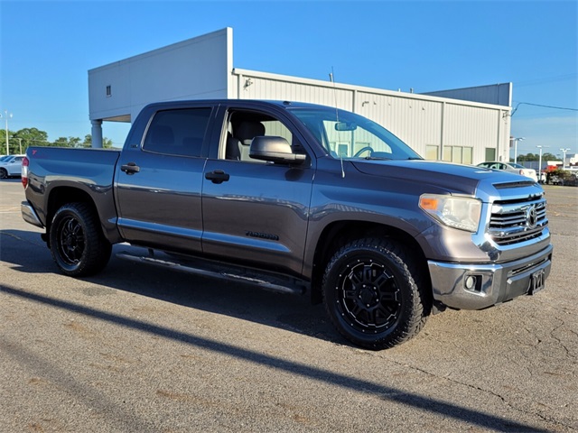 Used 2017 Toyota Tundra SR5 with VIN 5TFEM5F19HX110717 for sale in Little Rock