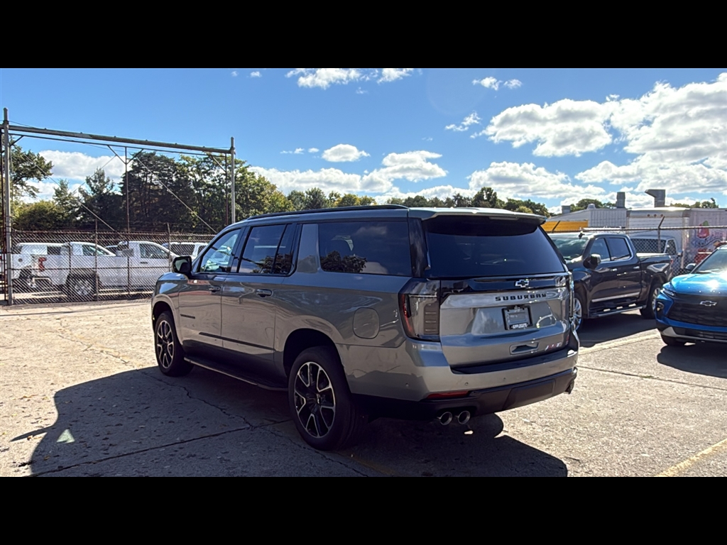 2026 Chevrolet Suburban RST photo 3