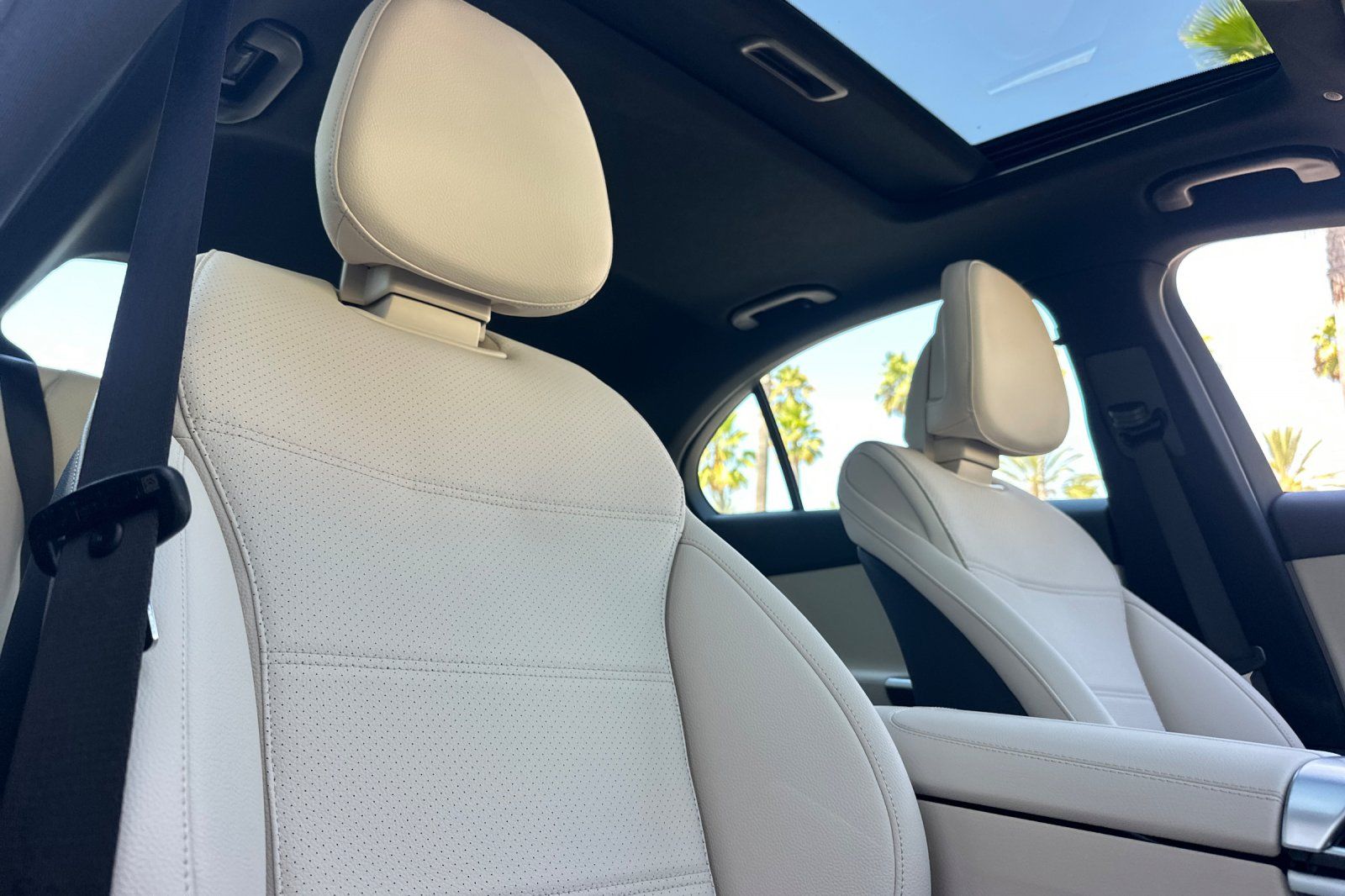 2025 Mercedes Benz C 300 Sedan photo 4