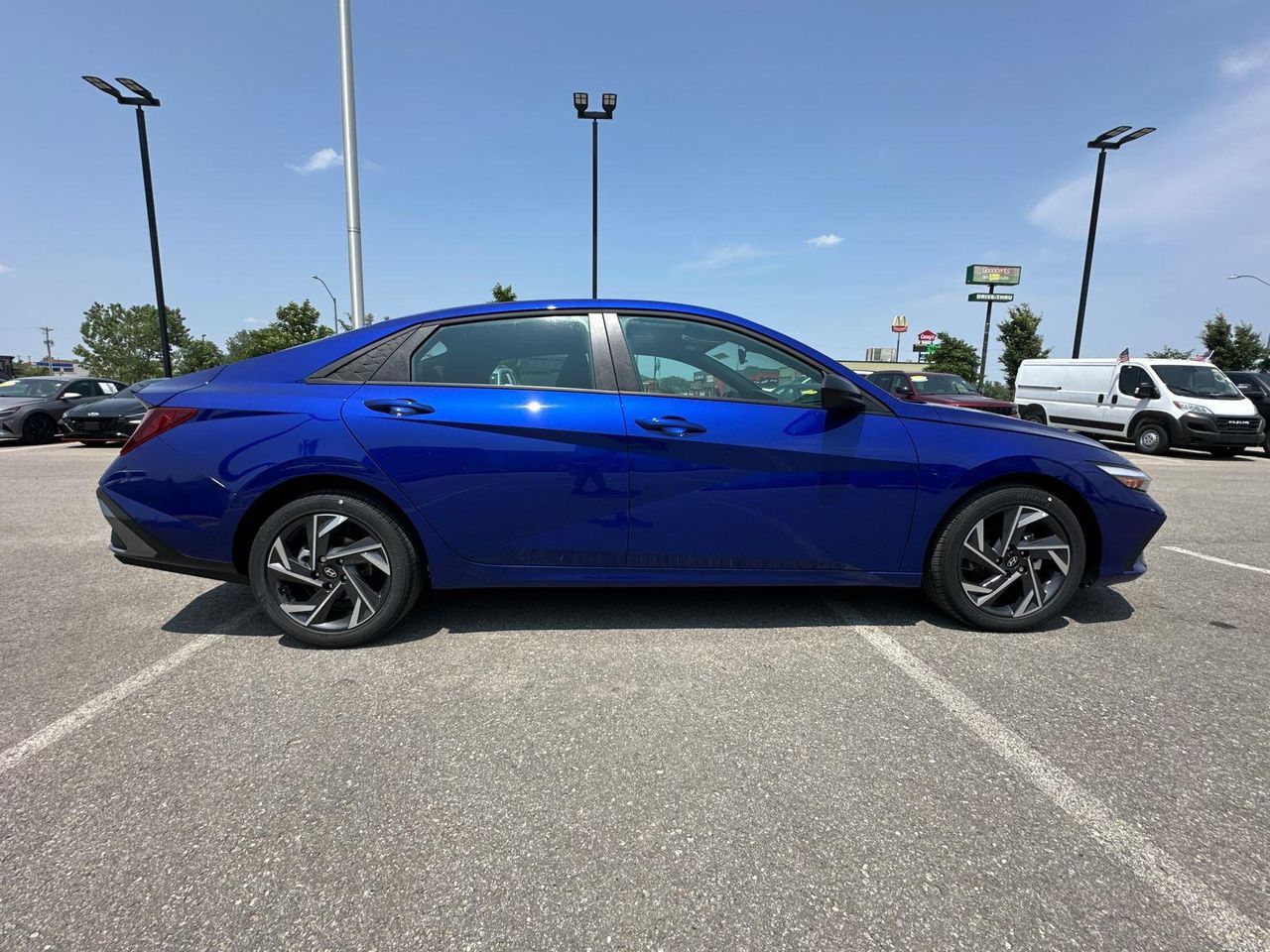 2025 Hyundai Elantra SEL Sport photo 3