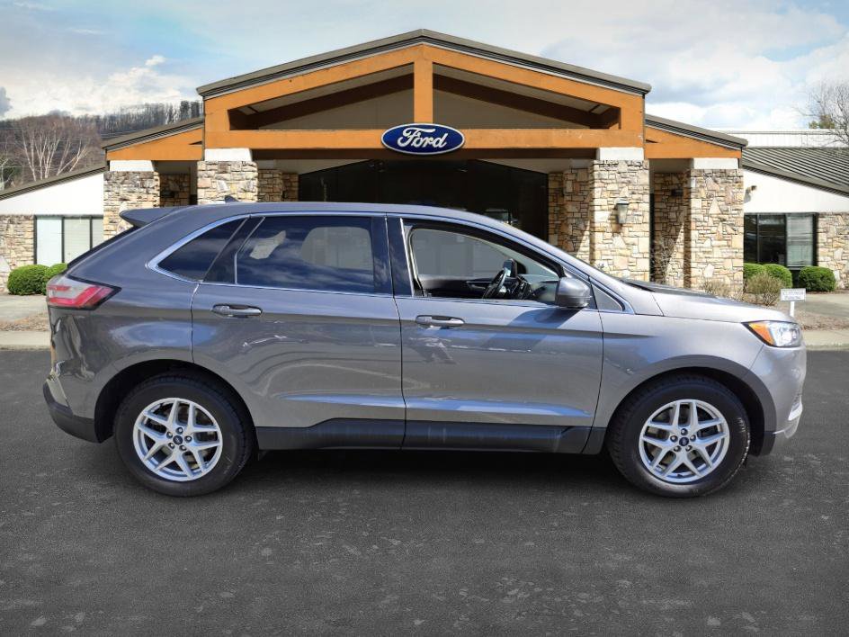 2021 Ford Edge SEL photo 4