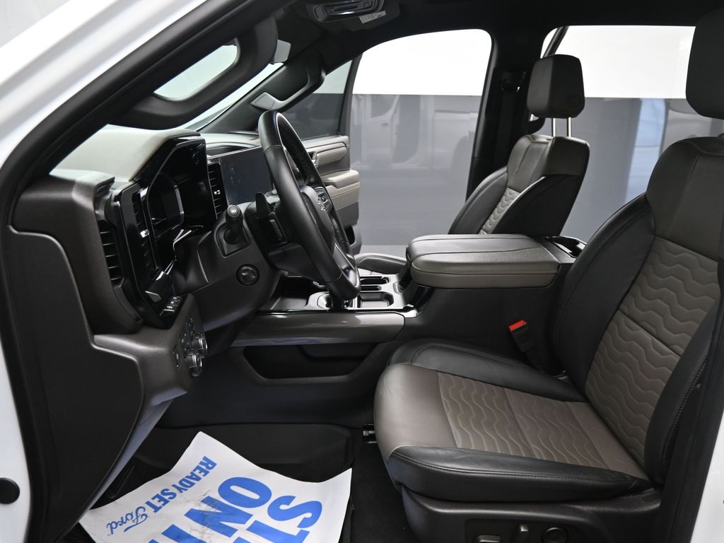 2025 Chevrolet Silverado 1500 ZR2 photo 3