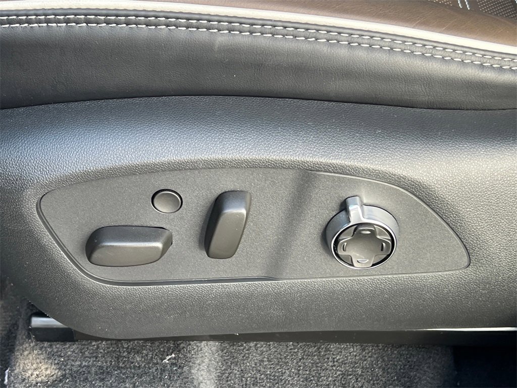 2026 GMC ACADIA - Image 16