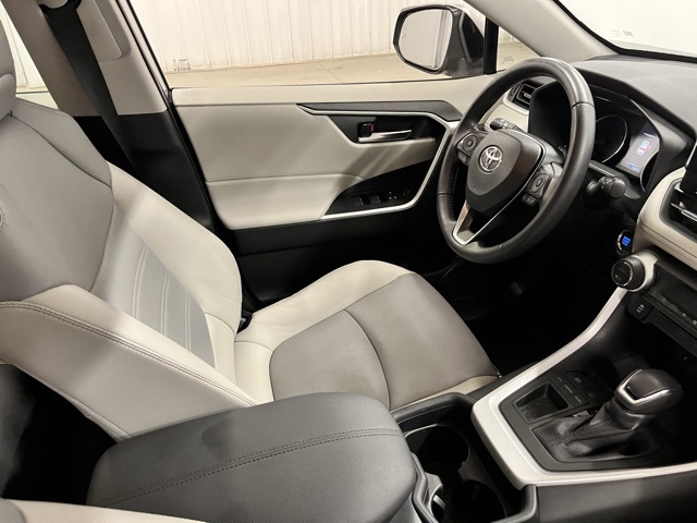 2021 Toyota RAV4 XLE Premium photo 18
