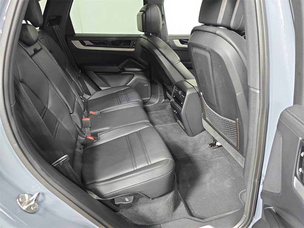 2024 Porsche Cayenne E-Hybrid S photo 24