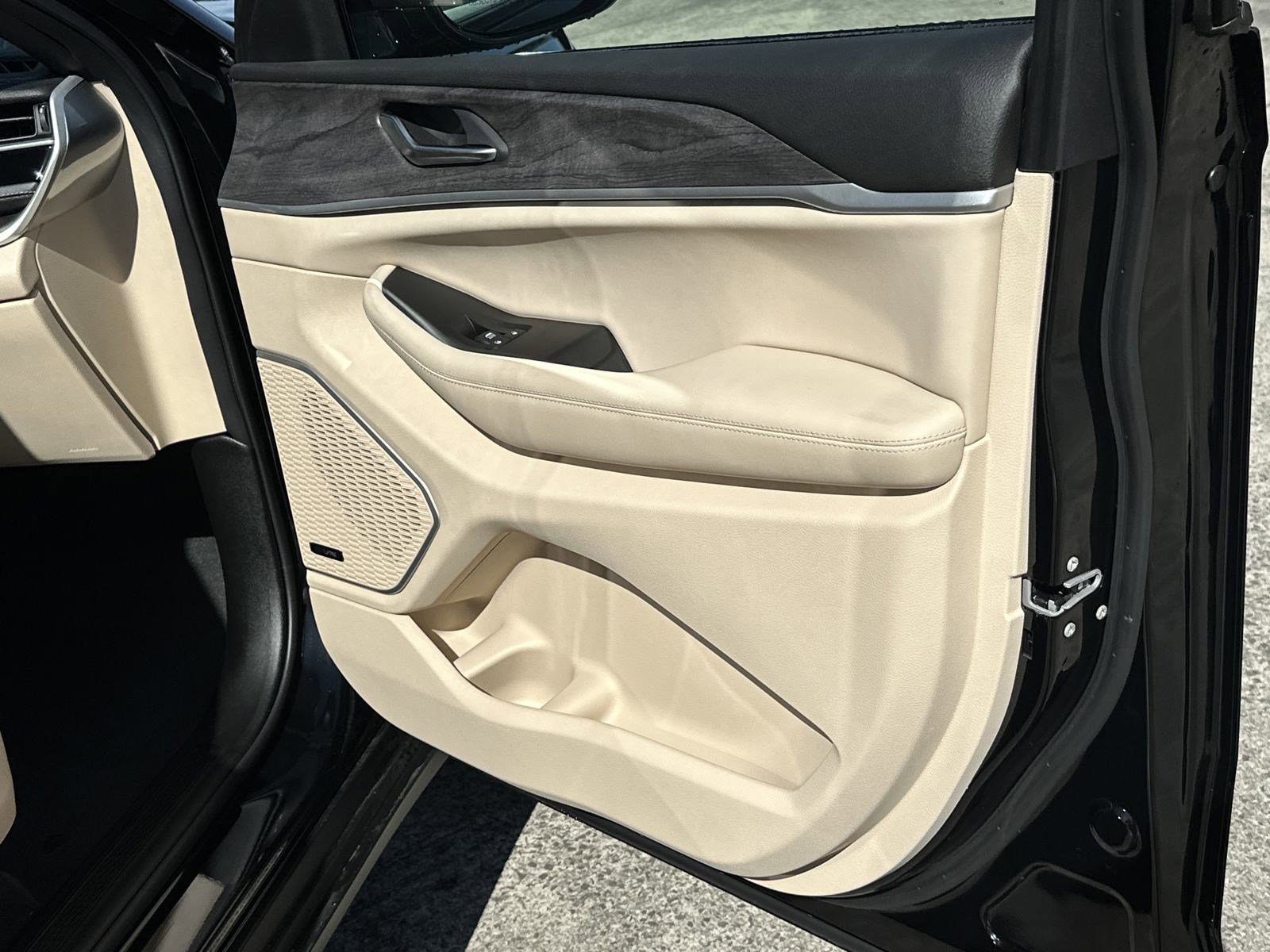 2024 Jeep Cherokee photo 17