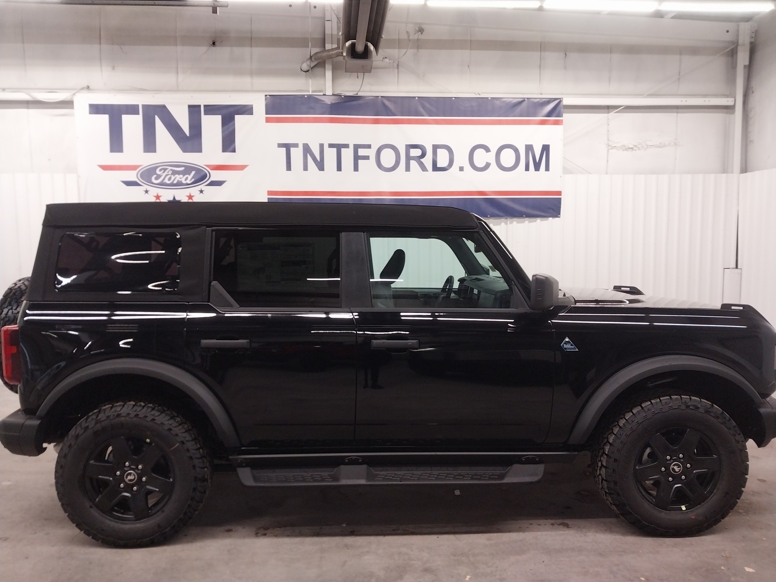2024 Ford Bronco Black Diamond photo 2