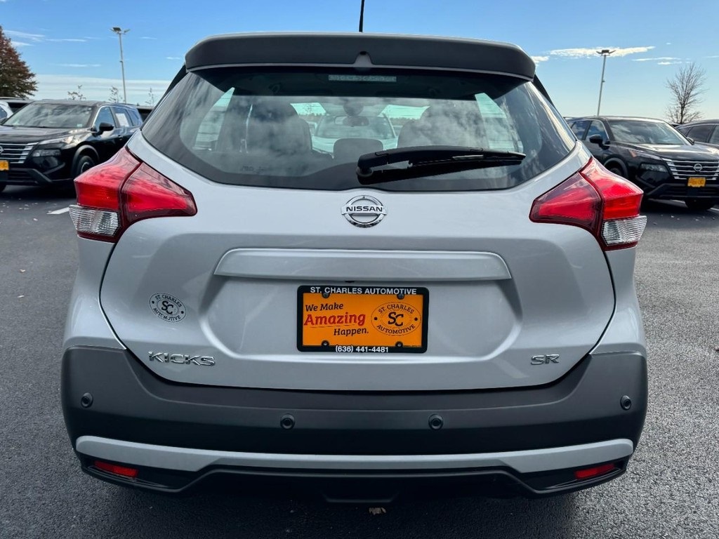 2020 Nissan Kicks SR photo 3