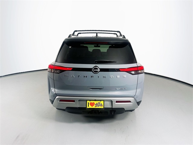 2025 Nissan Pathfinder Platinum photo 4