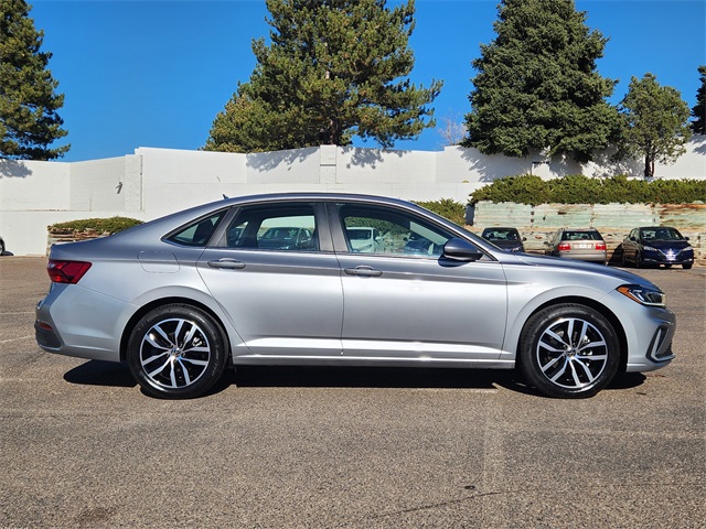 2025 Volkswagen Jetta 1.5T SE photo 2
