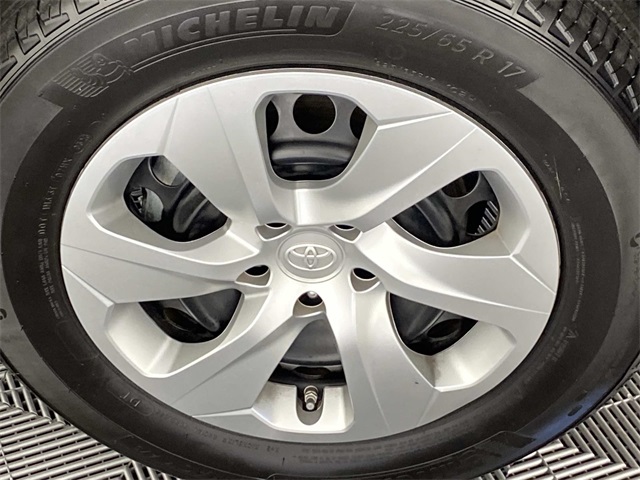 2023 Toyota RAV4 LE photo 22