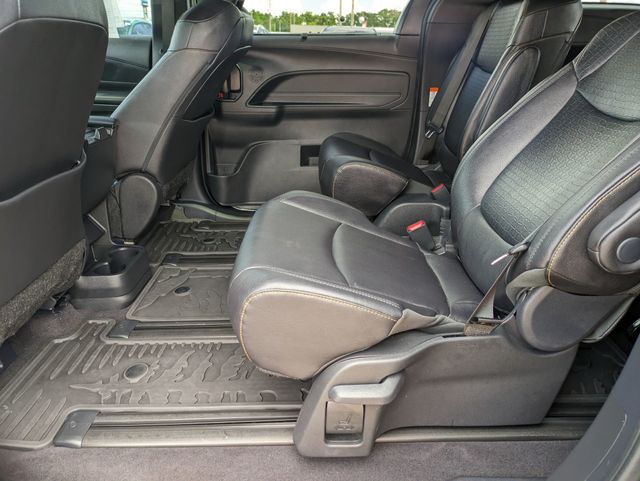 2025 Toyota Sienna Woodland Edition photo 23