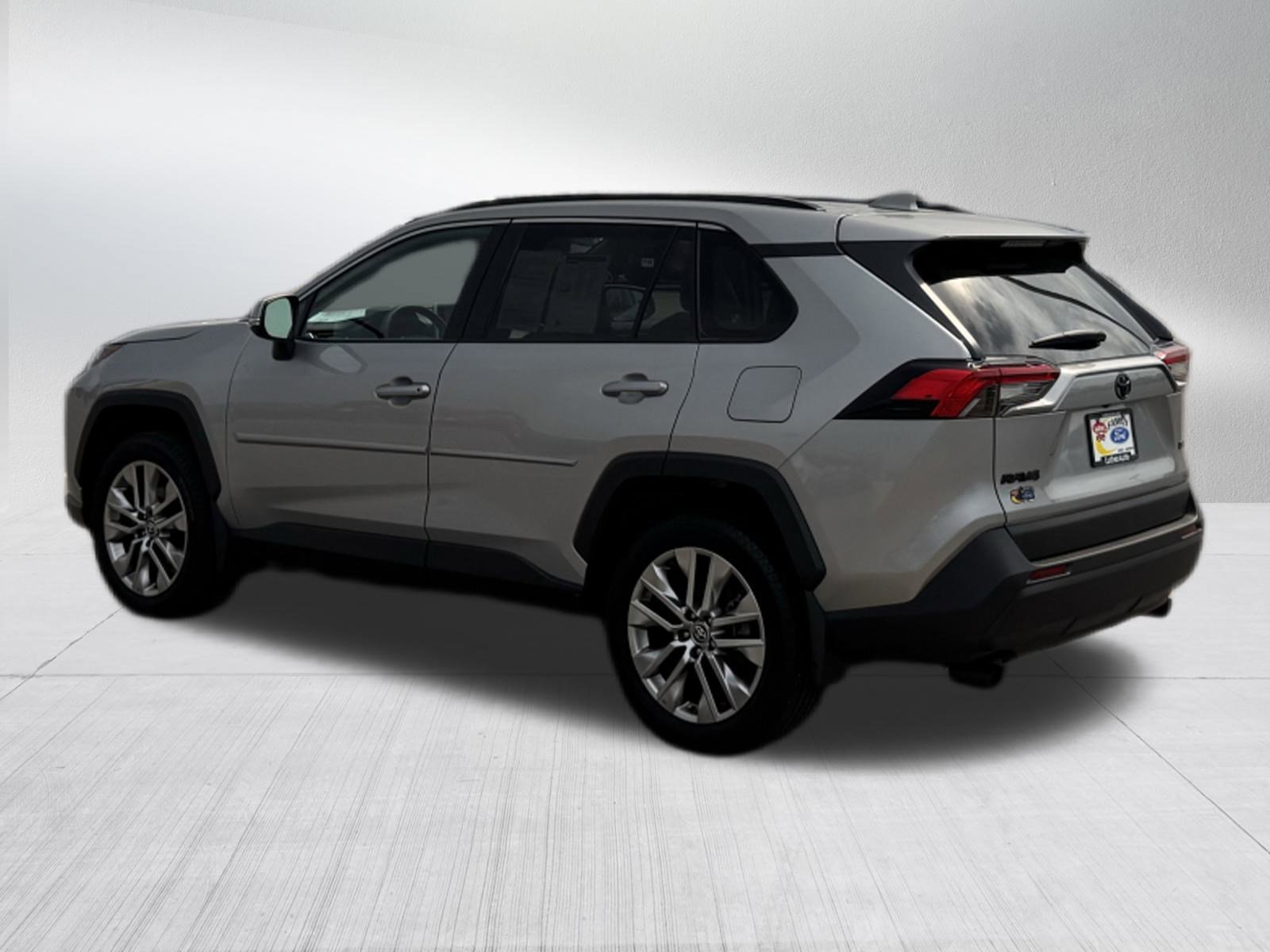 2024 Toyota RAV4 XLE Premium photo 4