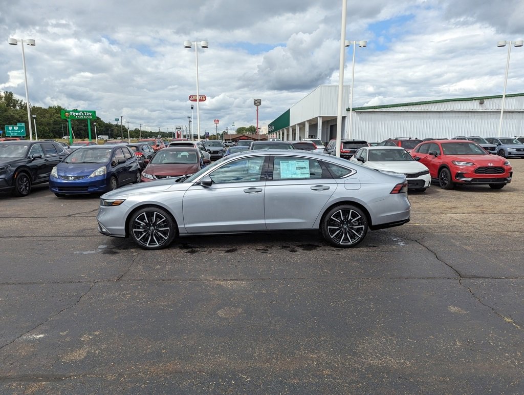 2025 Honda Accord Hybrid Touring photo 3