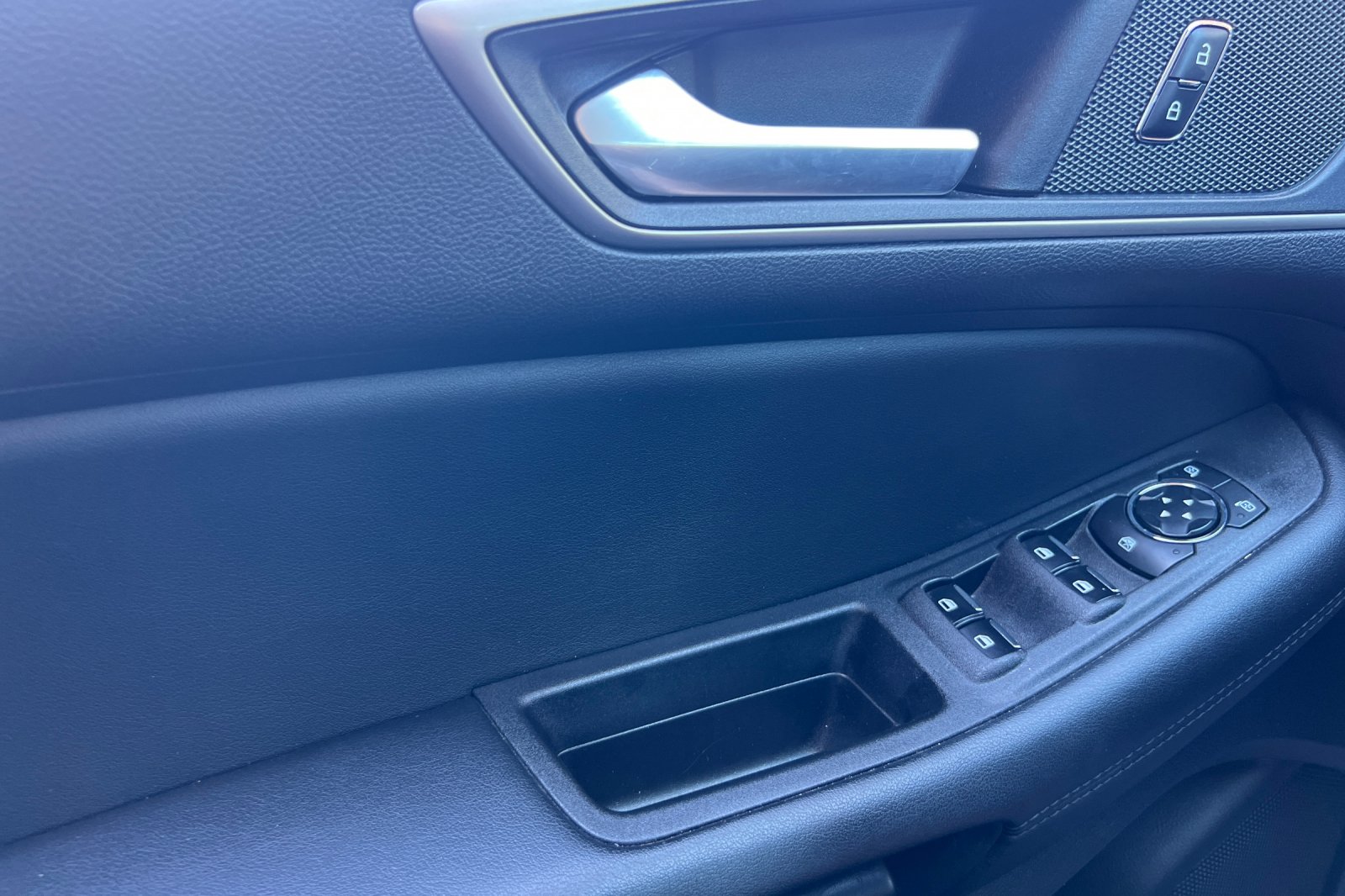 2023 Ford Edge SEL photo 7