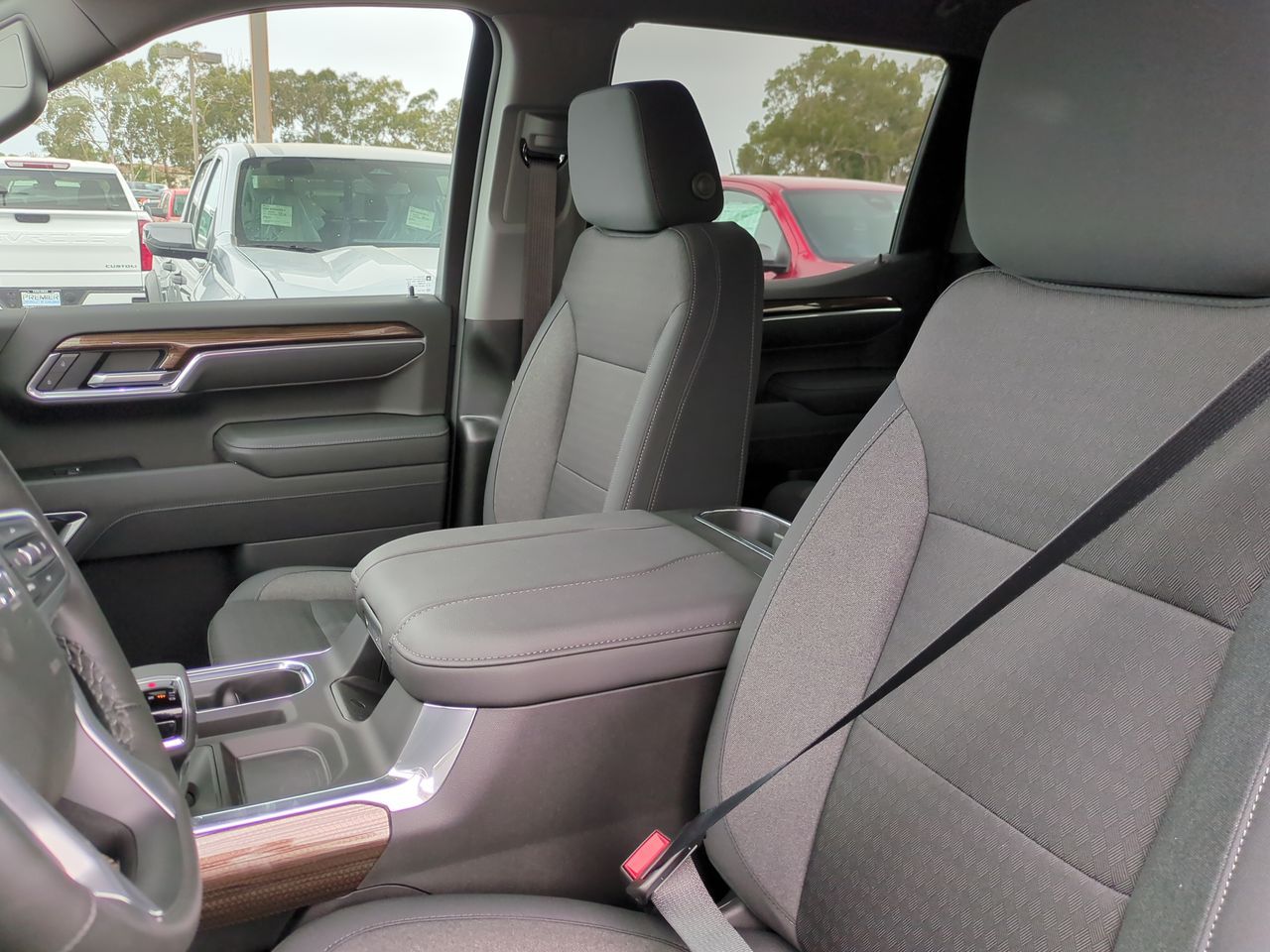 2025 Chevrolet Silverado 1500 RST photo 18