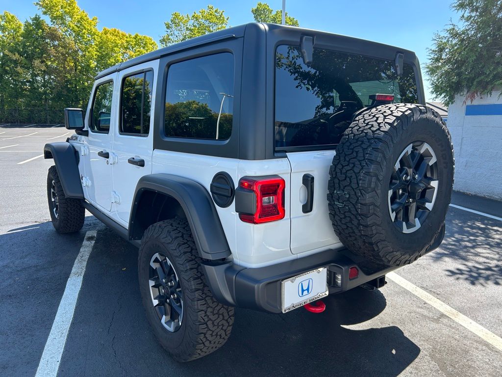 2025 Jeep Wrangler Rubicon photo 3